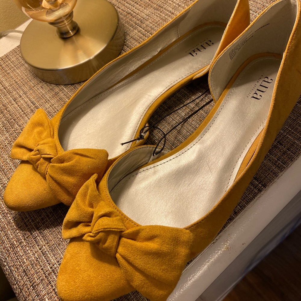 Ana yellow flats w/bows
